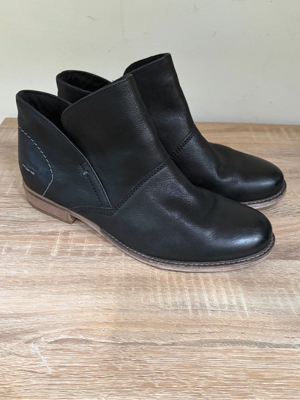 Josef Seibel Sienna Black Leather Ankle Booties size 41